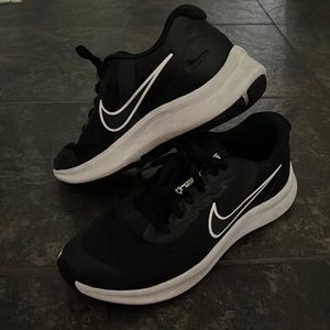 Big kids-Nike tennis shoes
